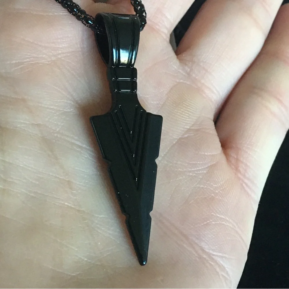 Black Arrow Point Pendant Chain Necklace